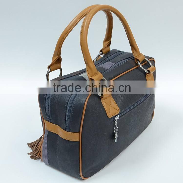 Dongguan manufacturers grid pattern fashion portable luggage bag with tassel pendant,travel bag OEM factory