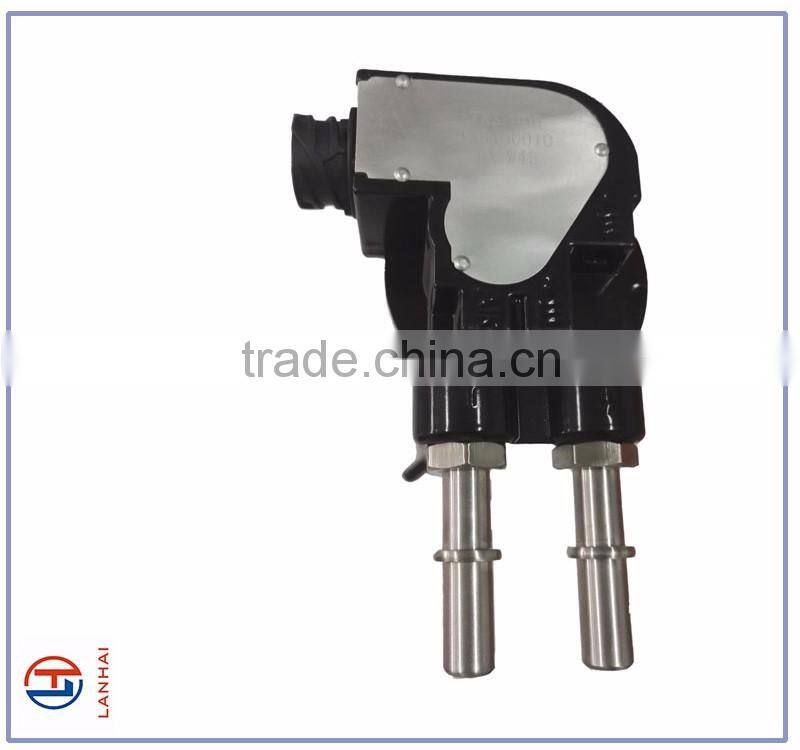 fuel level sensor with fuel supply and suction element