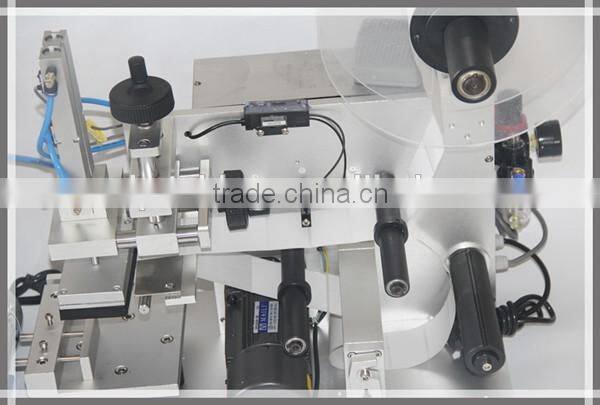 High quality semi-Automatic round bottle labeling machine,water bottle labeling machine made in china