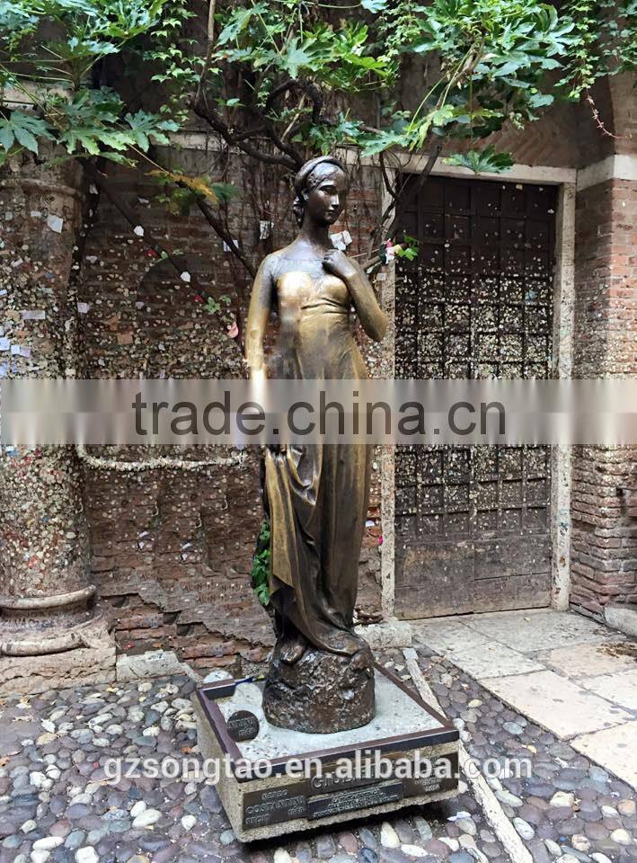 Woman artificial statue traveling for garden or visiting place