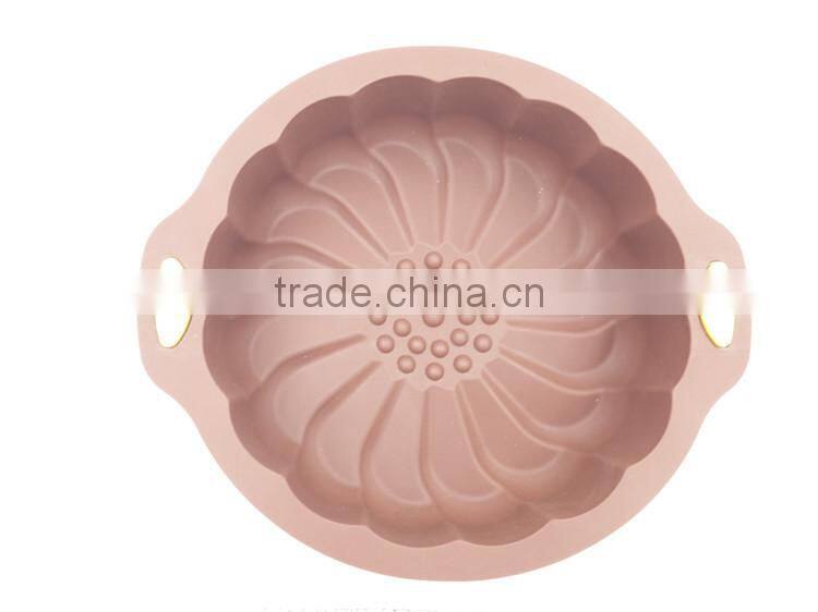 Silicone cake mold with handle