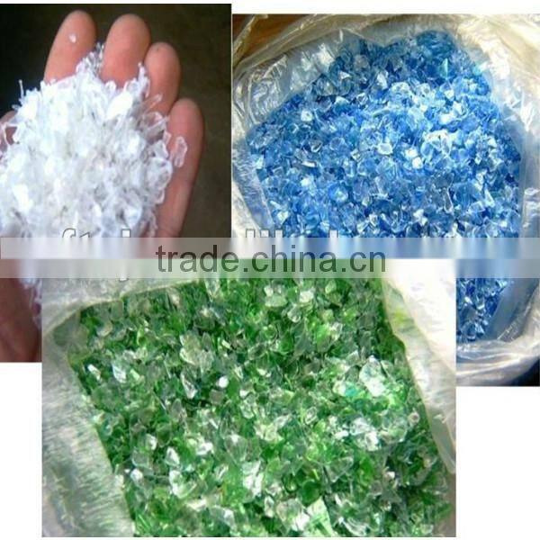 Beverage bottles label removing machine