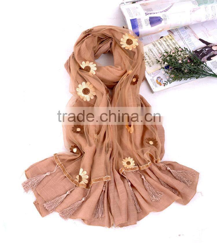 New product fashion daisy embroidered scarf with Chinese knot tassel WJ-670