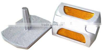 All-in-one aluminum road stud