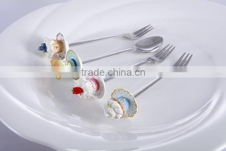 Cute cat and cake design metal table spoons for dessert