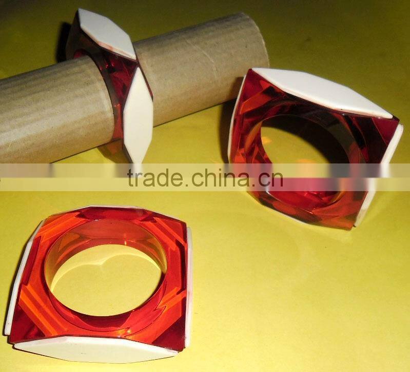 The fashion resin bangle with flowers