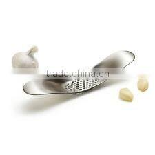 Stainless steel garlic press/ garlic crusher/ garlic rocker