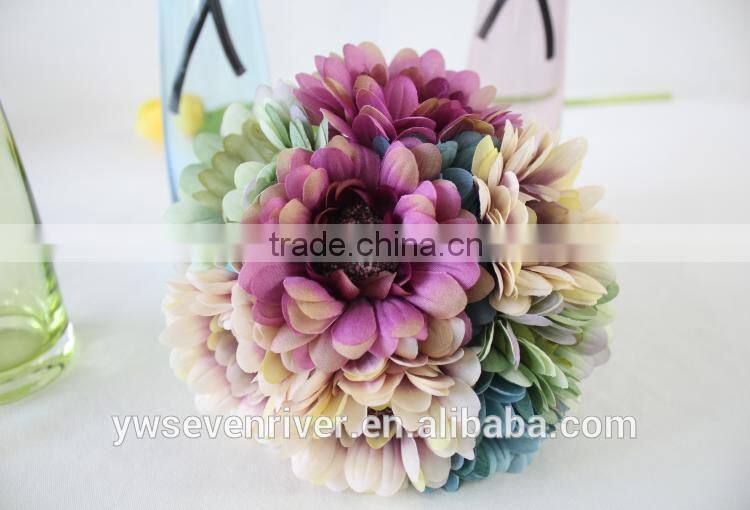 The bride holding flowers High simulation flower flowers, silk flower painting style High simulation of African chrysanthemum fu