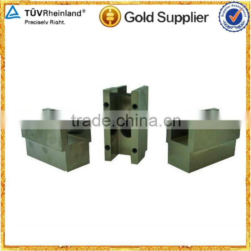 Metal logo mark for handbags