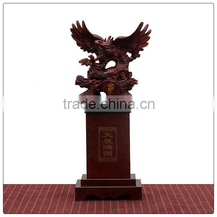 Hot selling wooden color resin eagle statue ,out door big eagle statue for business gifts