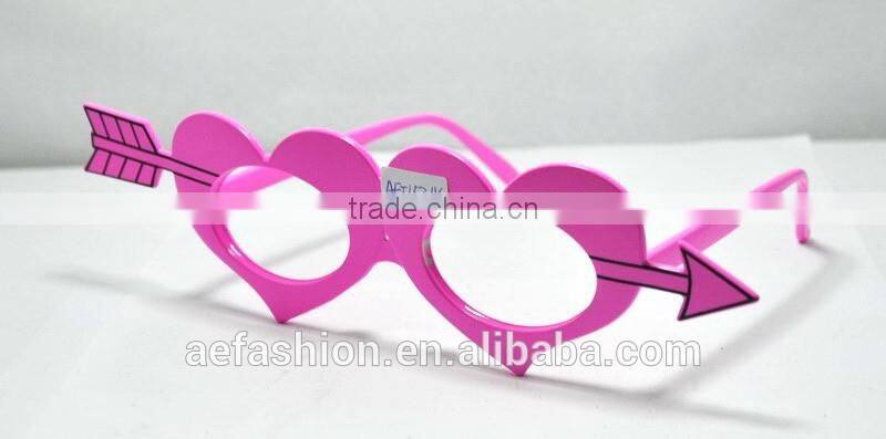 heart shape with arrow party glasses