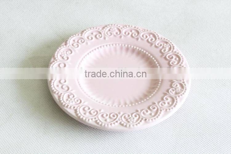 Wholesale cheap customized porcelain plate with embossed design