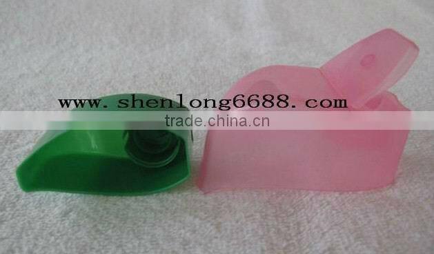 Special plastic bottle flip top cap