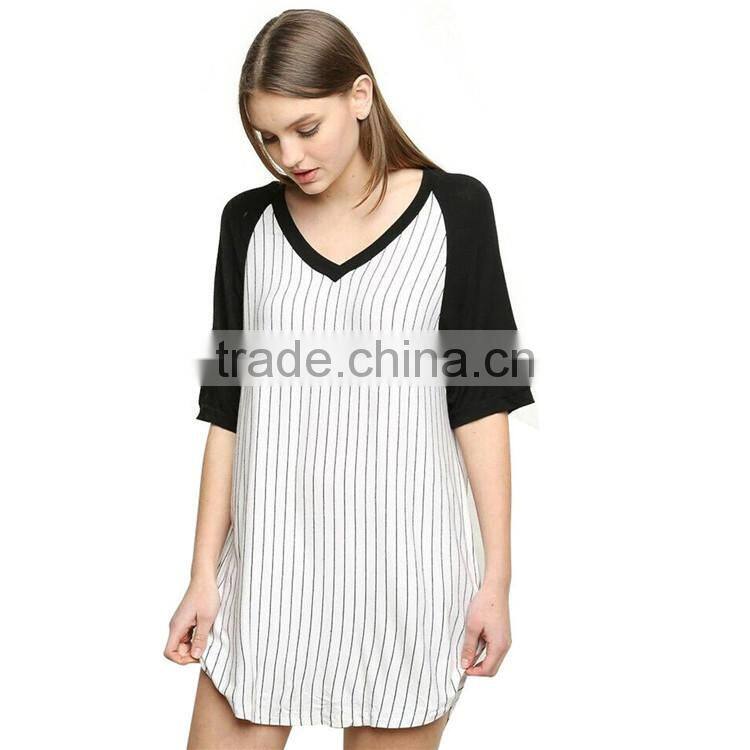 Girl's v neck long vertical stripe black and white long t-shirt vertical stripe
