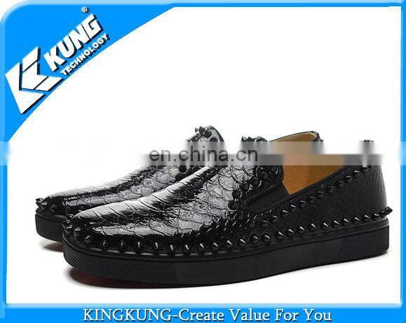 Cheap casual shoes with different color rivet on wholesale