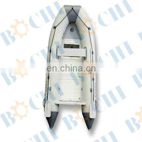 White Color 0.9mm Thickness Sailing Boat Model