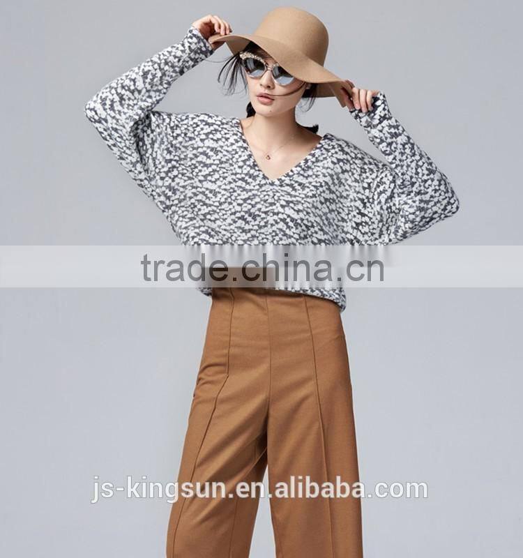 Woman's V neck pollver printed sweater