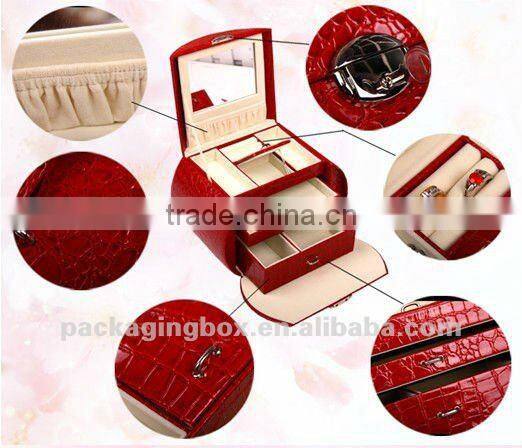handle cosmetic case with lock