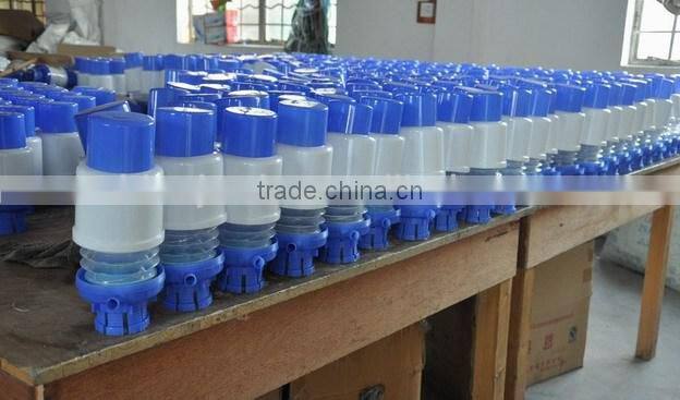 Manual water pump