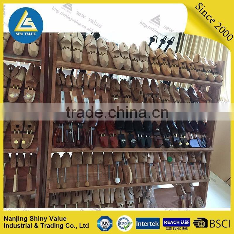 Custom logo acceptable wooden material type aromatic red cedar wood double tube adjustable shoe tree