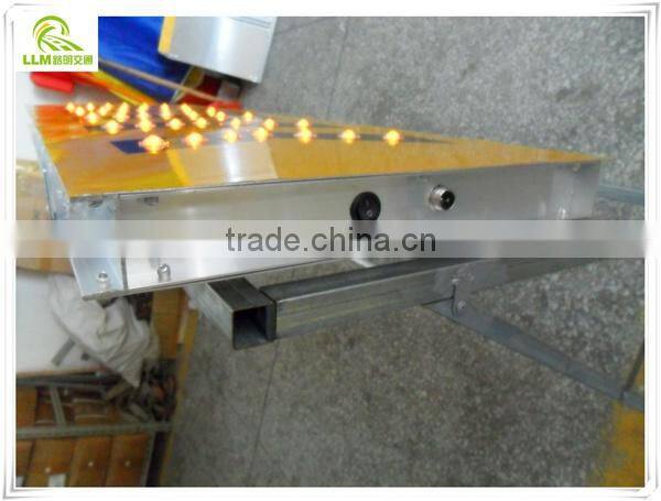 Customized 1200mm waterproof aluminum solar LED road traffic signs