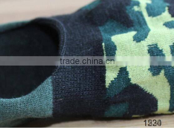 cheap young man fashion camo design non slip dots socks