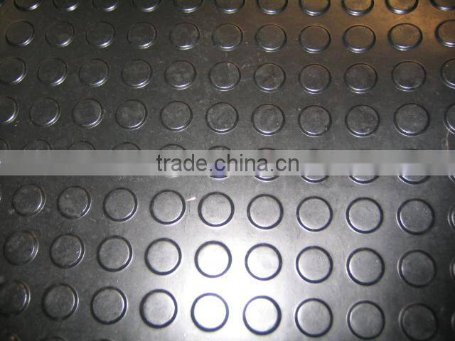 black round stud rubber mat