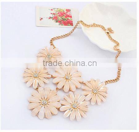 New European Style Flower Choker Collar Vintage Pendant Statement Necklace for Women