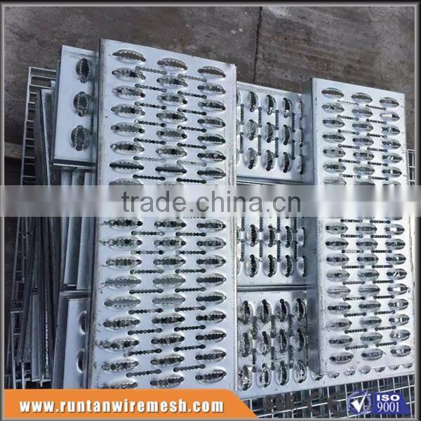 Hot dipped galvanized Diamond perforated grip strut safety grating (Trade Assurance)
