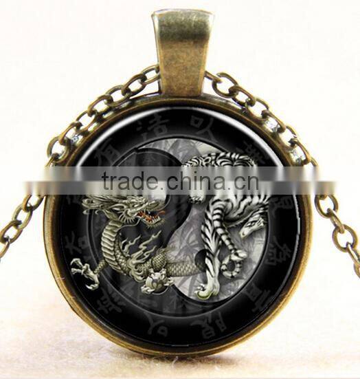 Popular Ying-Yang dragon and tiger fighting DIY glass dome necklace photo glass jewelry handmade jewelry Comic DIY Jewelry