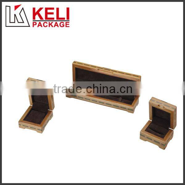 Handmade wooden jewelry gift box with magnet