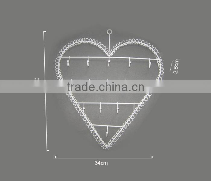 White Metal Iron Wire Heart Calendar Hook Hangar