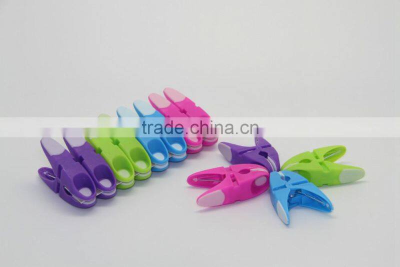 Fashion design strong durable plastic clothes hanging pegs with rubber