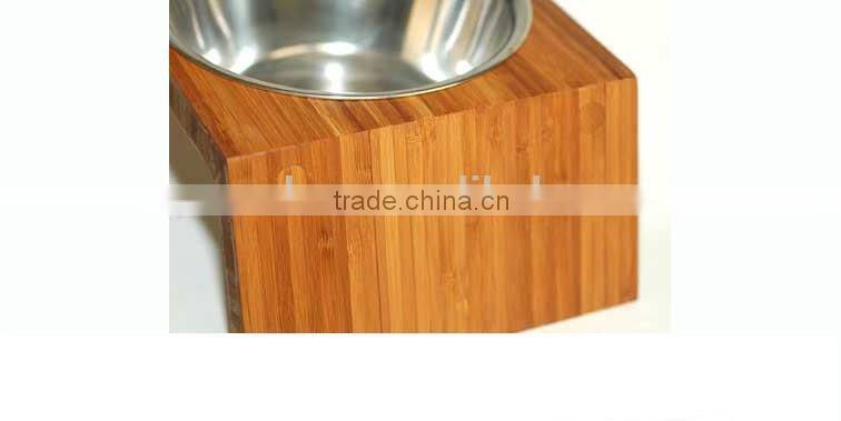 Bamboo pet feeder