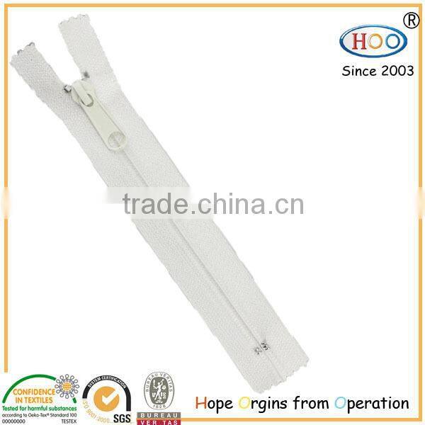 China alibaba wholesale clothes zip cheap nylon zipper dyeing