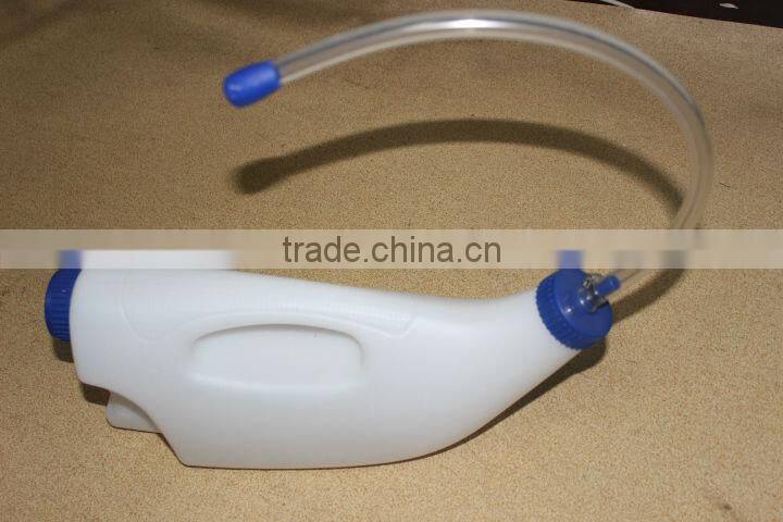 protable 1 gallon fluid feeder for horse