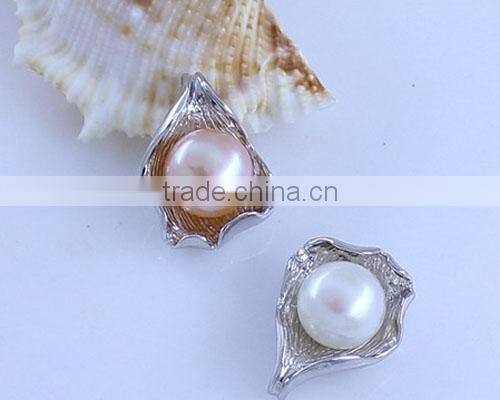 Silver pearl pendent