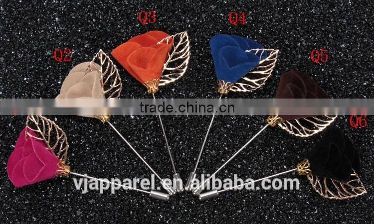 Lapel pin Urban Diseno Red Velvet Flower Gold Petal Lapel