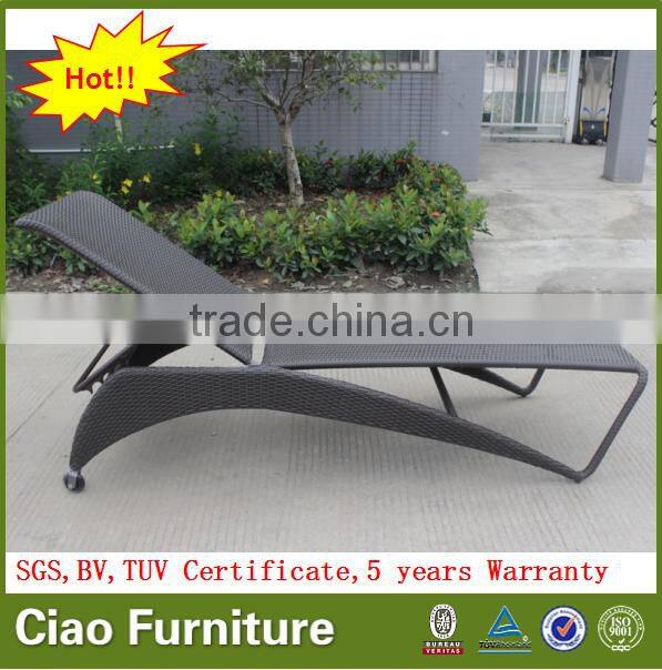 Outdoor rattan chaise lounge furntiure beach sun lounger with wheels