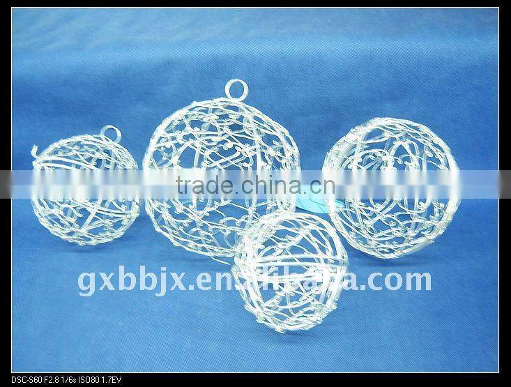 Creamywhite iron decorative customize balls set of four