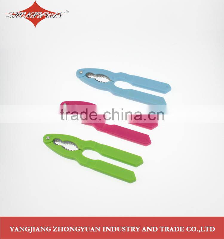 New design plastic handle iron nut cracker