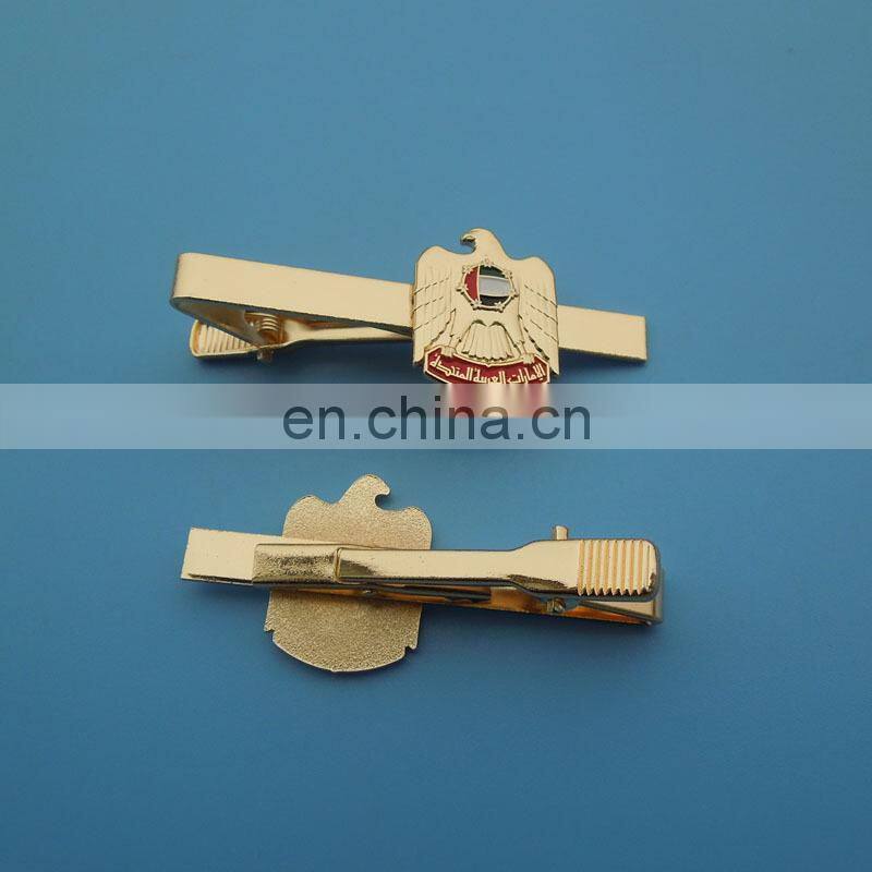 2017 hot sale national day souvenir badges with UAE national emblem customized memorial gift metal badge