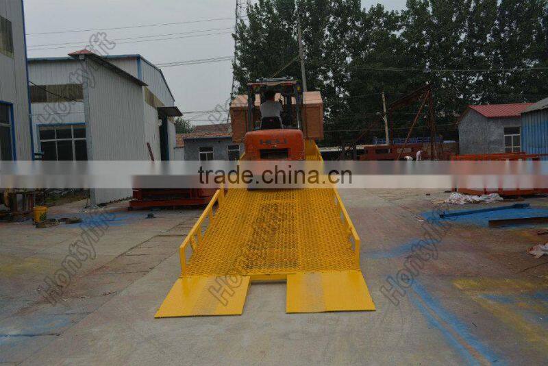 Hontylift truck unloading ramps