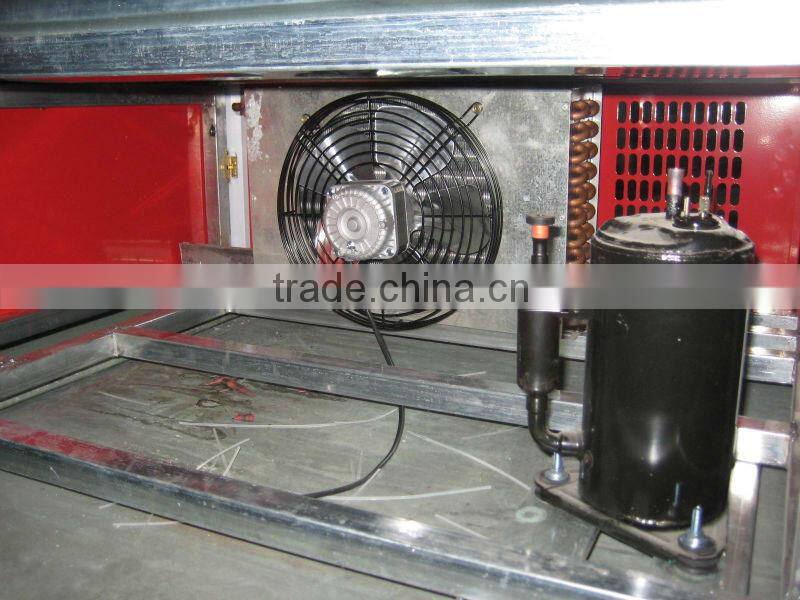 Upright showcase/refrigerator/display cooler