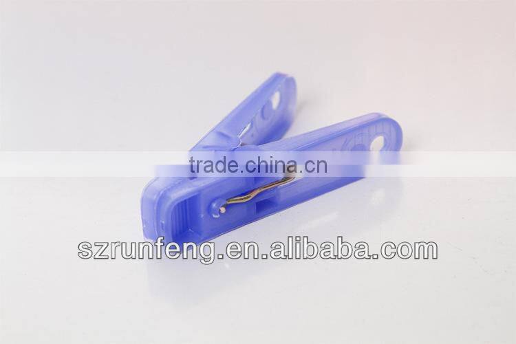 Injection clothes clip
