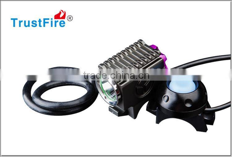 Handlebar bicycle light TrustFire original factory D001 600LM mini bike light, Bike cycle accessories powered by battery pack
