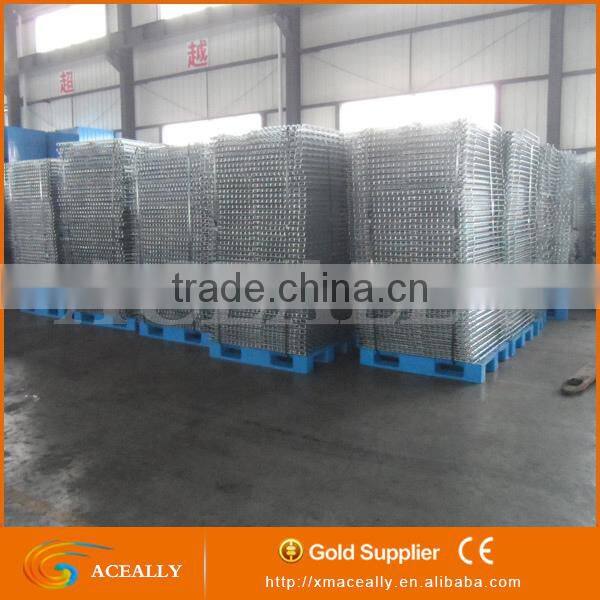 Heavy duty warehouse pallet rack with wire mesh deck