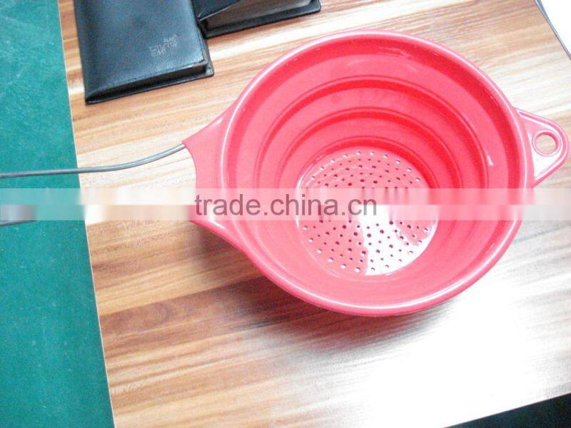 PDF folding stainless steel handle silicone strainer