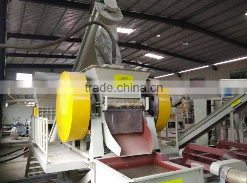 Waste plastic shell crusher with low noise