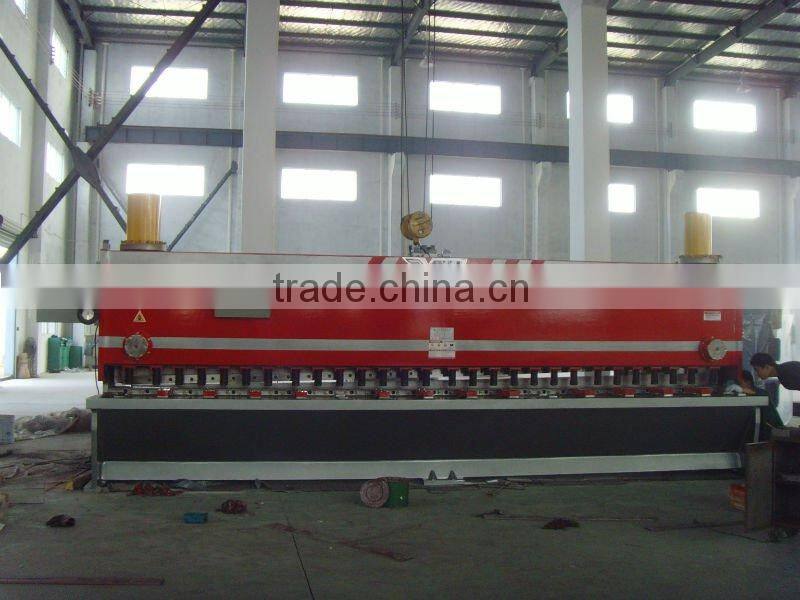Hydraulic steel plate guillotine cutting machine